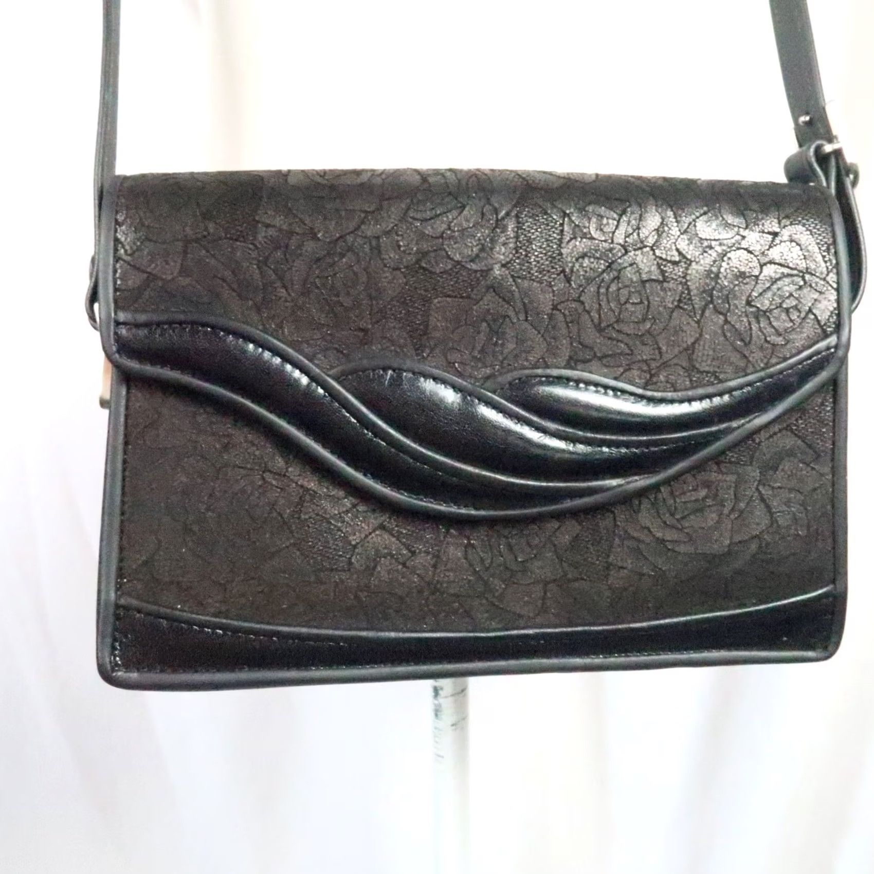Vintage VINTAGE Black Floral Embossed Leather Crossbody Bag Purse Small Women Bohemian Size ONE SIZE - 3 Thumbnail