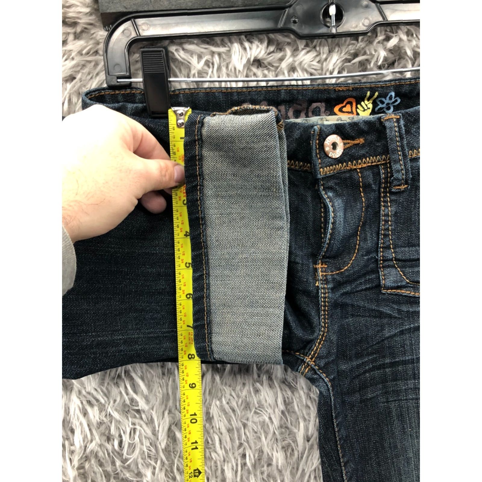 Denime Mudd Cuffed Capri Jeans Size 5 Juniors Low Rise Dark Blue Denim Womens Jeans Capri Rise 28 in Inseam 20 in Button Zipper 5-Pocket Denim Wear Blue Mudd Size 27" / US 4 / IT 40 - 4 Thumbnail
