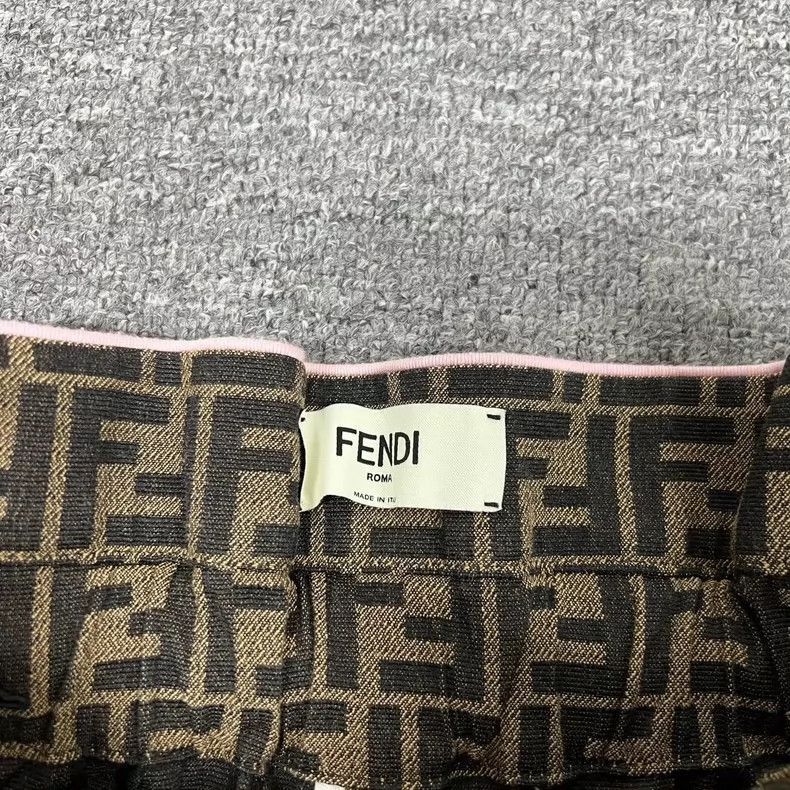 Fendi Fendi Monogram Print Casual Shorts for Sale Size US 36 / EU 52 - 4 Thumbnail