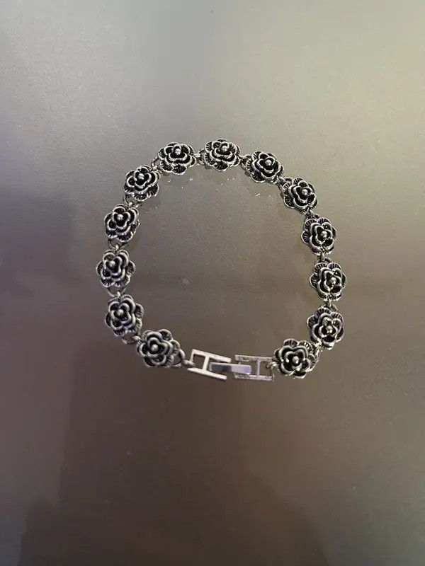 VIBE Y2K Rose Bracelet Size ONE SIZE - 1 Thumbnail