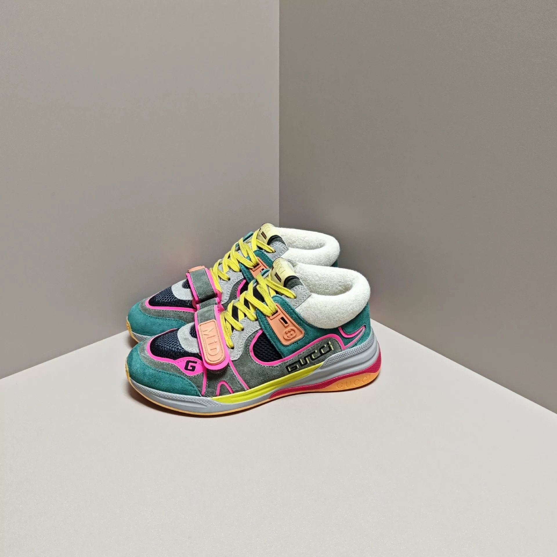 Gucci Gucci Casual Lowtop Sneakers us_6 Women Size US 6 / IT 36 - 1 Thumbnail
