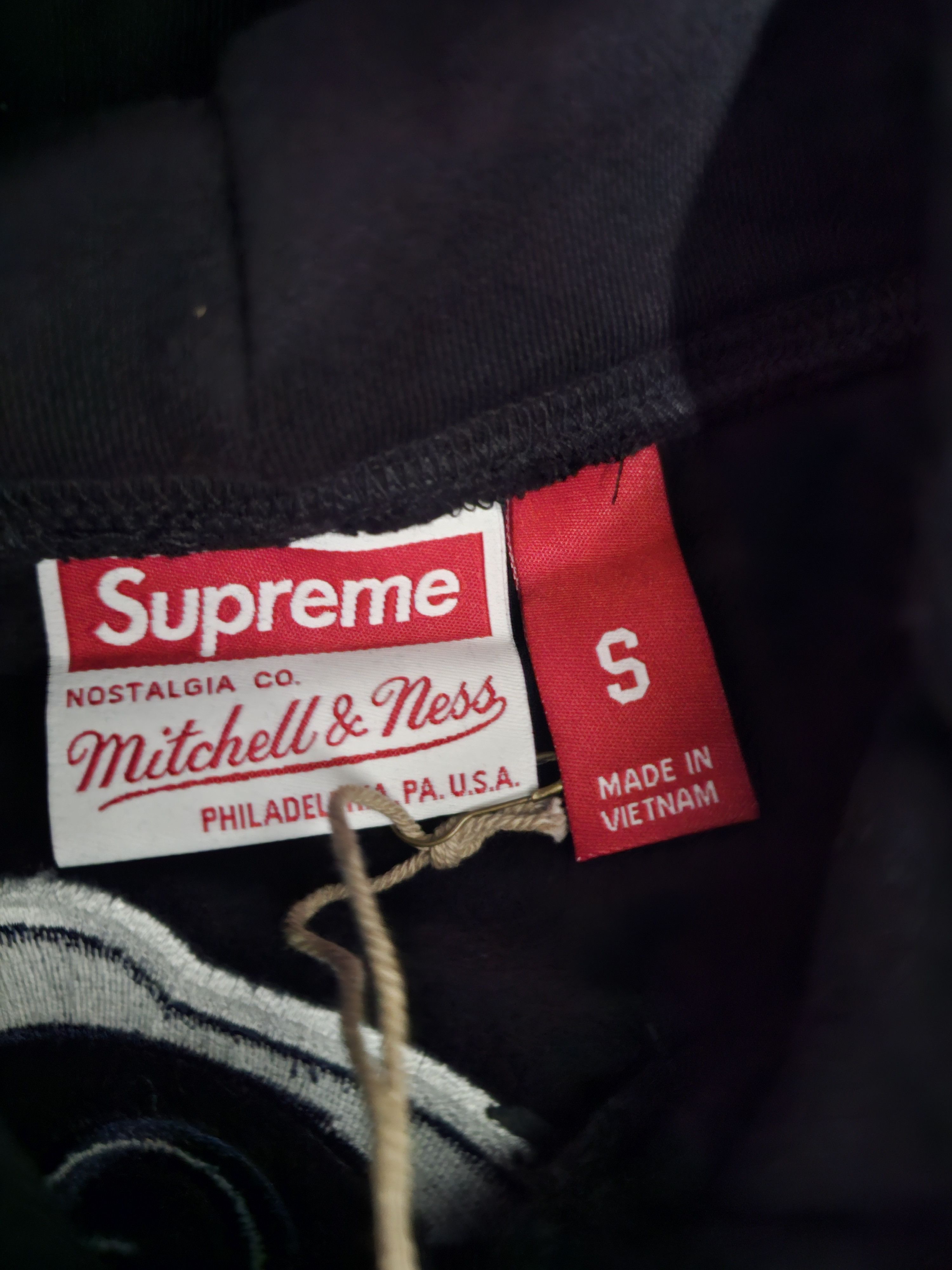 Mitchell & Ness × NCAA × Supreme Supreme NCAA Mitchell & Ness Black Hoodie FW24 Size US S / EU 44-46 / 1 - 10 Thumbnail