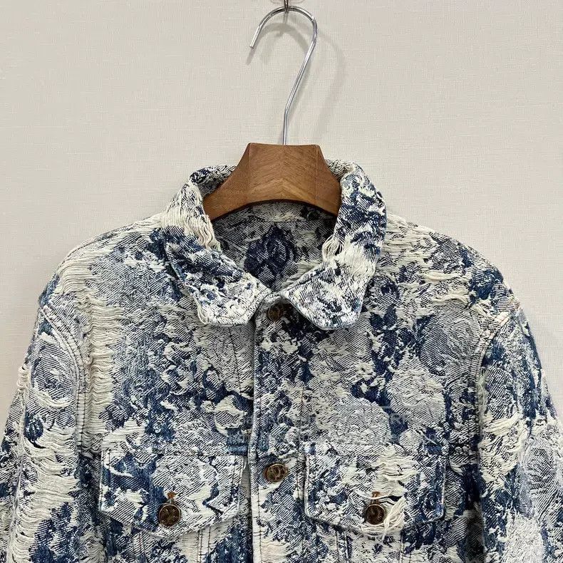 Louis Vuitton Louis Vuitton Blue and white print denim jacket Size US S / EU 44-46 / 1 - 2 Thumbnail