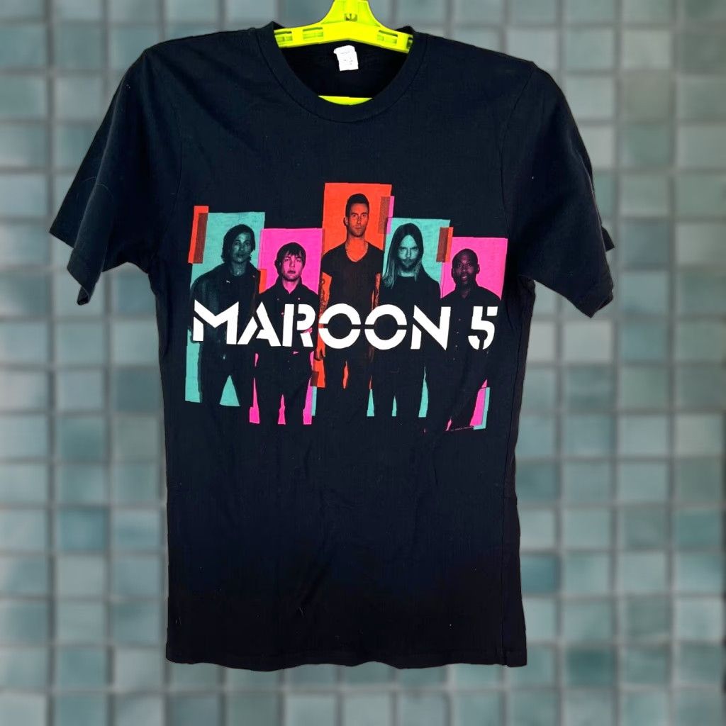 Vintage VINTAGE Maroon 5 Men's 2013 Tour USA Royal Tag Graphic Print Black T-Shirt Size S Size US S / EU 44-46 / 1 - 1 Thumbnail