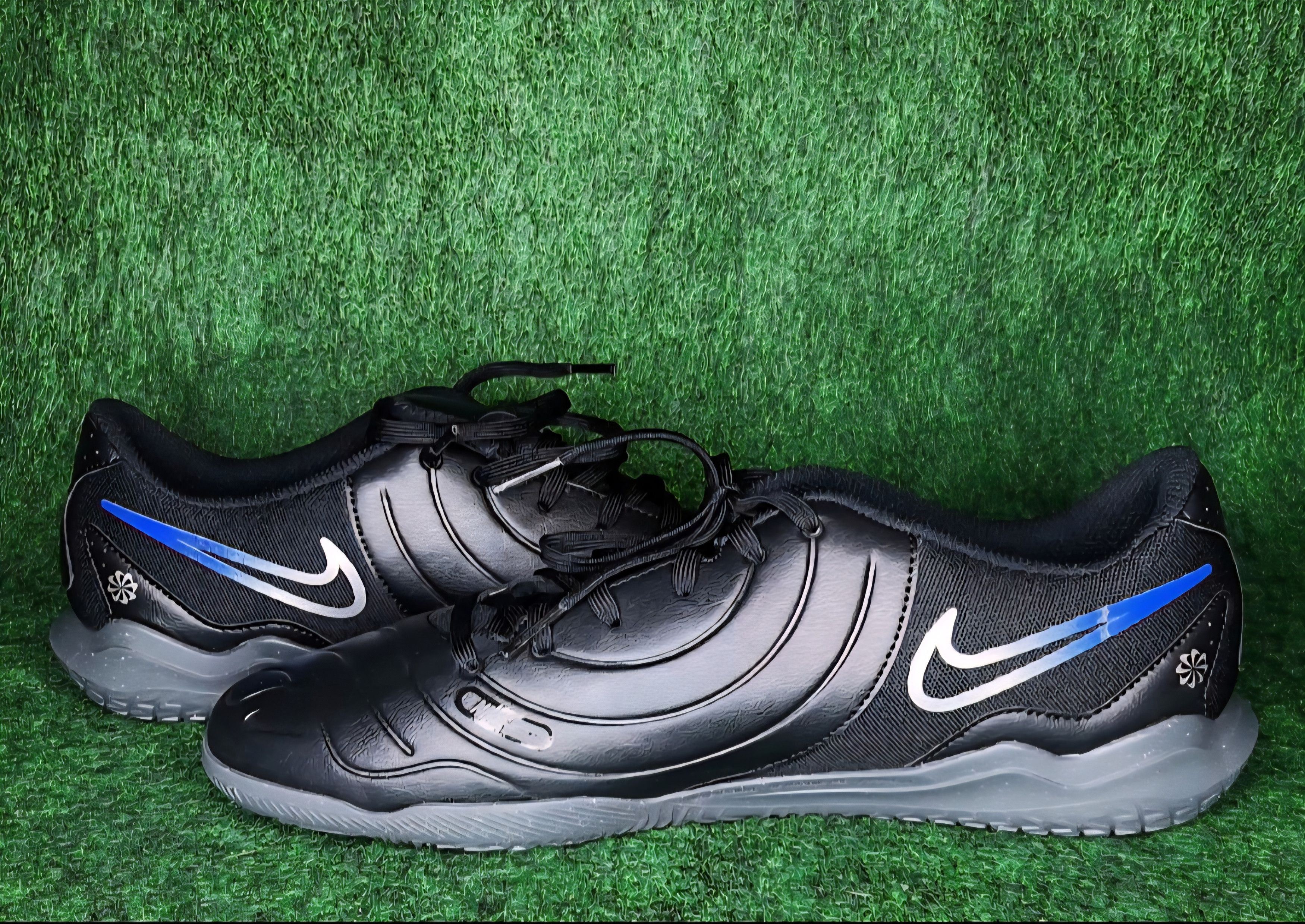 Nike Nike Legend 10 Club IC Indoor Soccer Shoes Men’s SZ 10.5 Size US 10.5 / EU 43-44 - 4 Thumbnail