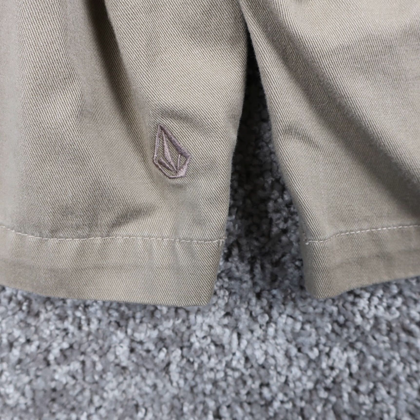 Volcom Volcom Shorts Men's 30 Brown Chino Bermuda 10.5 Inseam Pockets Breathable# style Bermuda# Casual# Men# Brown# 60% Cotton 40% Poly Size US 30 / EU 46 - 3 Thumbnail