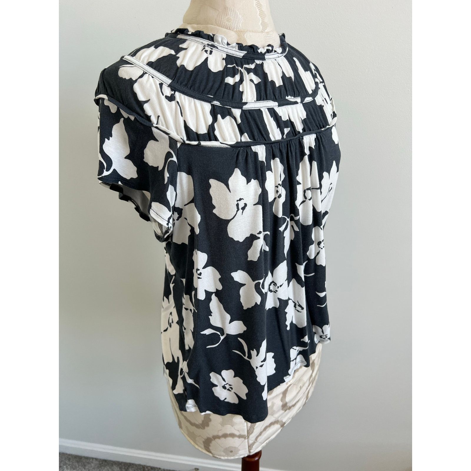 Loft Loft Outlet Short Sleeve Lightweight Floral Blouse Medium Size M / US 6-8 / IT 42-44 - 2 Thumbnail