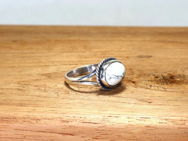 Handmade White Howlite 925 Sterling Silver Ring: Handmade Jewelry Size ONE SIZE - 2 Thumbnail