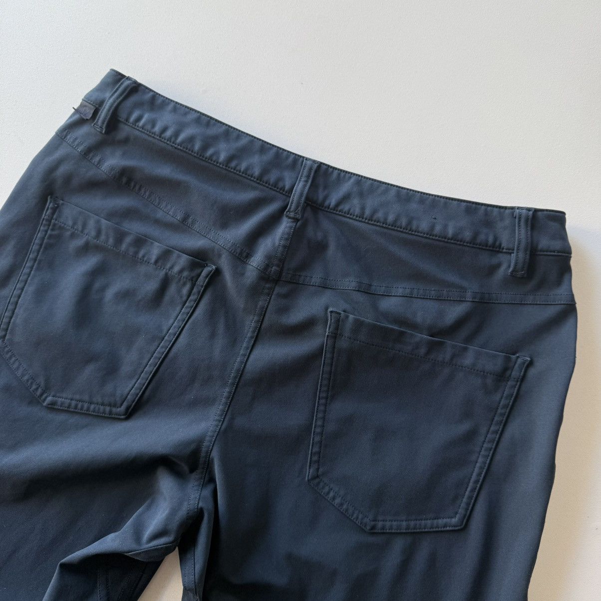 Lululemon ABC Classic-Fit 5 Pocket Pant ($138 Retail) Size US 31 - 7 Thumbnail
