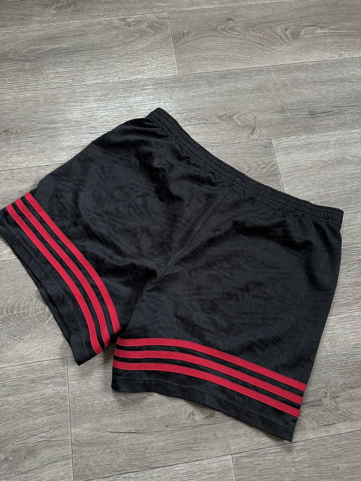 Adidas 🫧 ADIDAS VINTAGE 90s SHORTS MADE IN UK Size US 34 / EU 50 - 7 Thumbnail