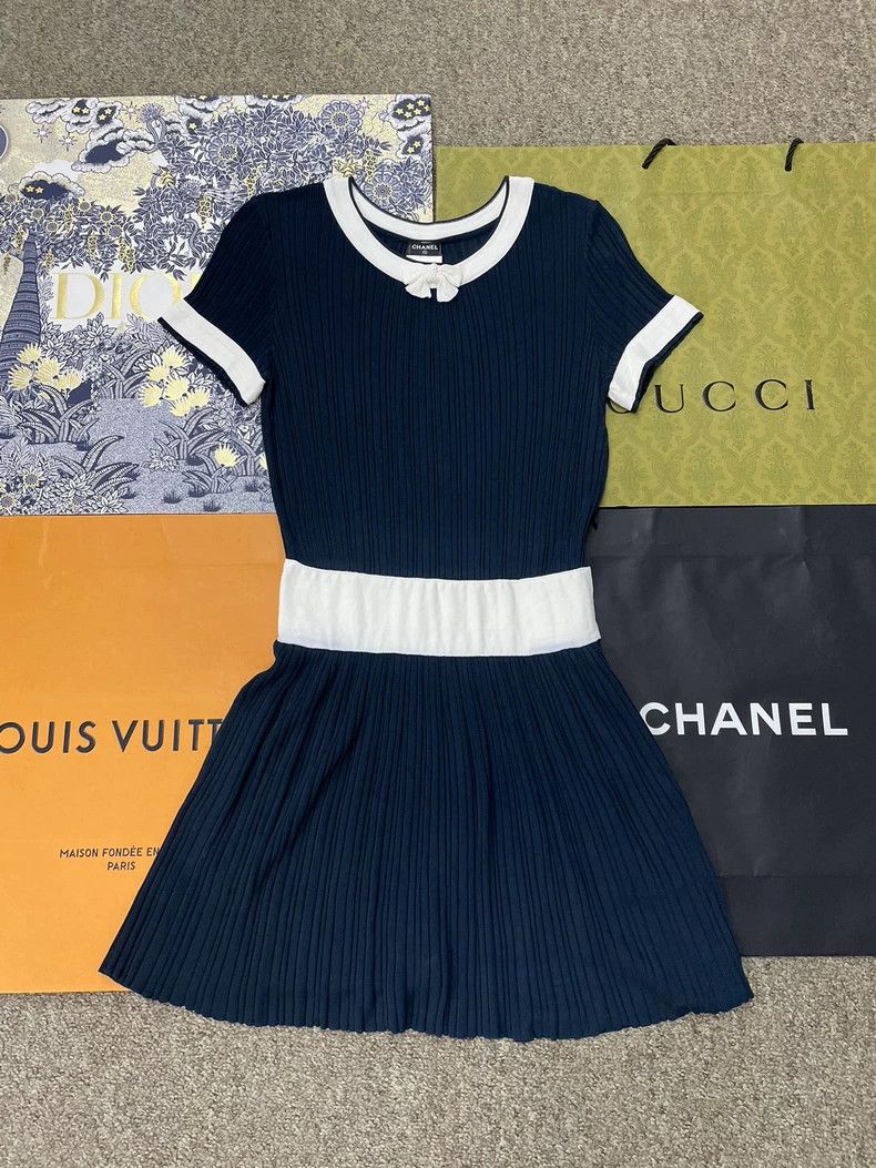 chanel Knitted dress with bow