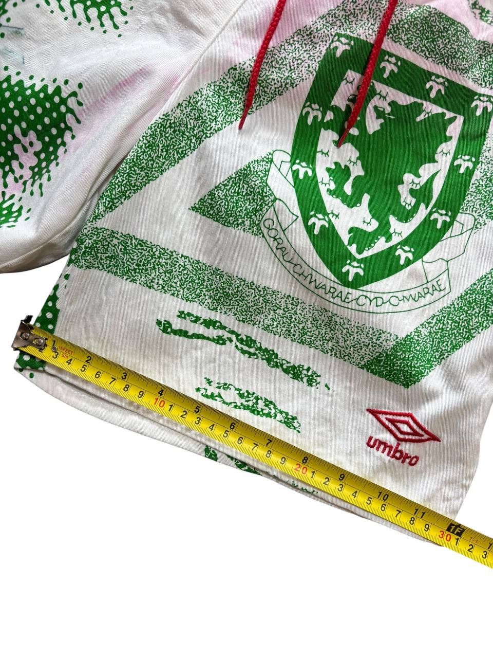 Umbro WALES 90'S UMBRO FOOTBALL SOCCER SHORTS VINTAGE COTTON Size US 32 / EU 48 - 3 Thumbnail