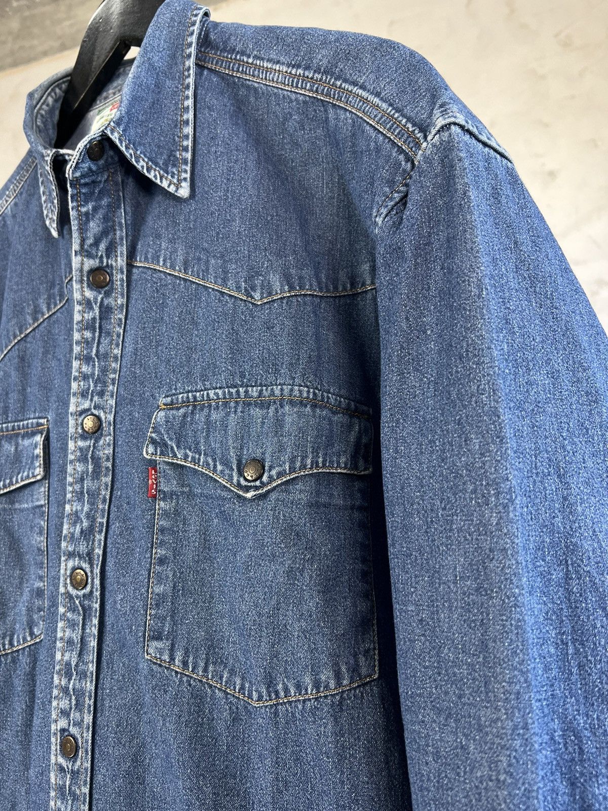 Levi's Vintage Levi’s Denim Shirt Size L - XL Size US XL / EU 56 / 4 - 3 Thumbnail
