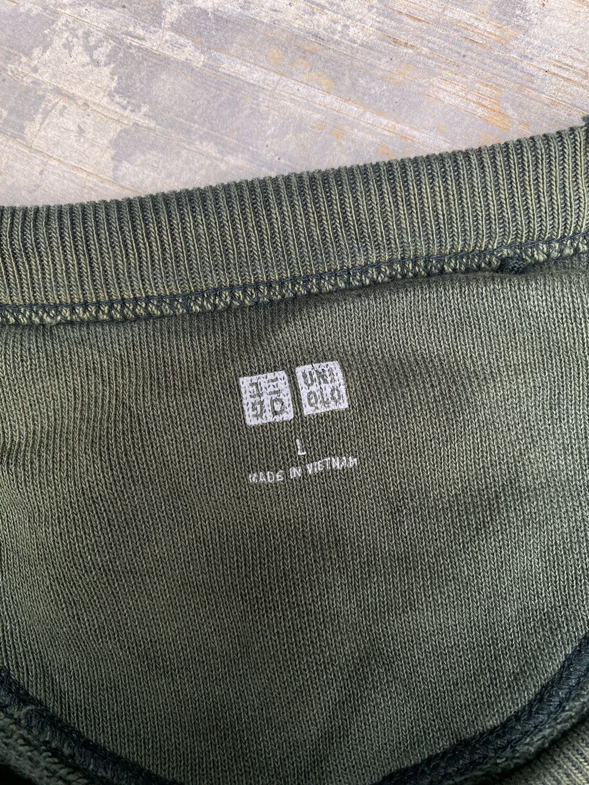 Uniqlo Distressed Uniqlo Sun Faded Crewneck Size US L / EU 52-54 / 3 - 10 Thumbnail