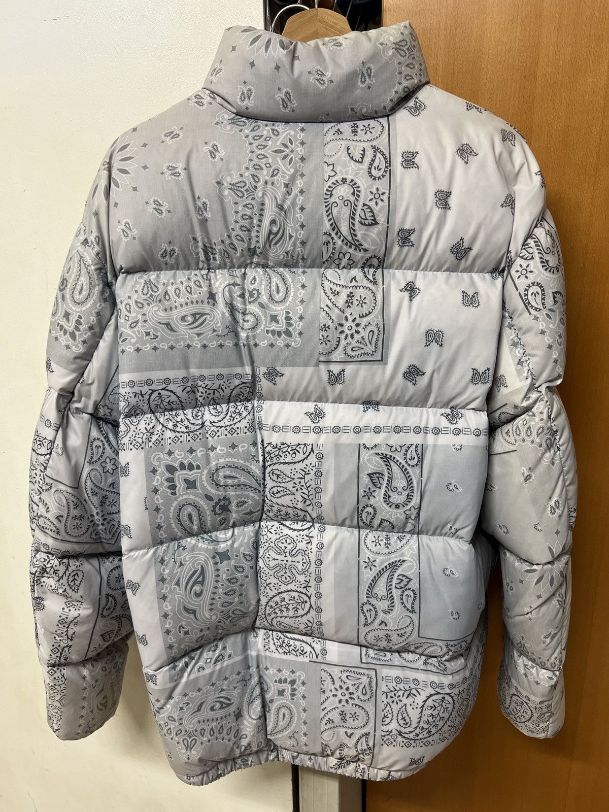 thisisneverthat Thisisneverthat PERTEX Baby Blue Paisley T Down Jacket Size US L / EU 52-54 / 3 - 3 Thumbnail