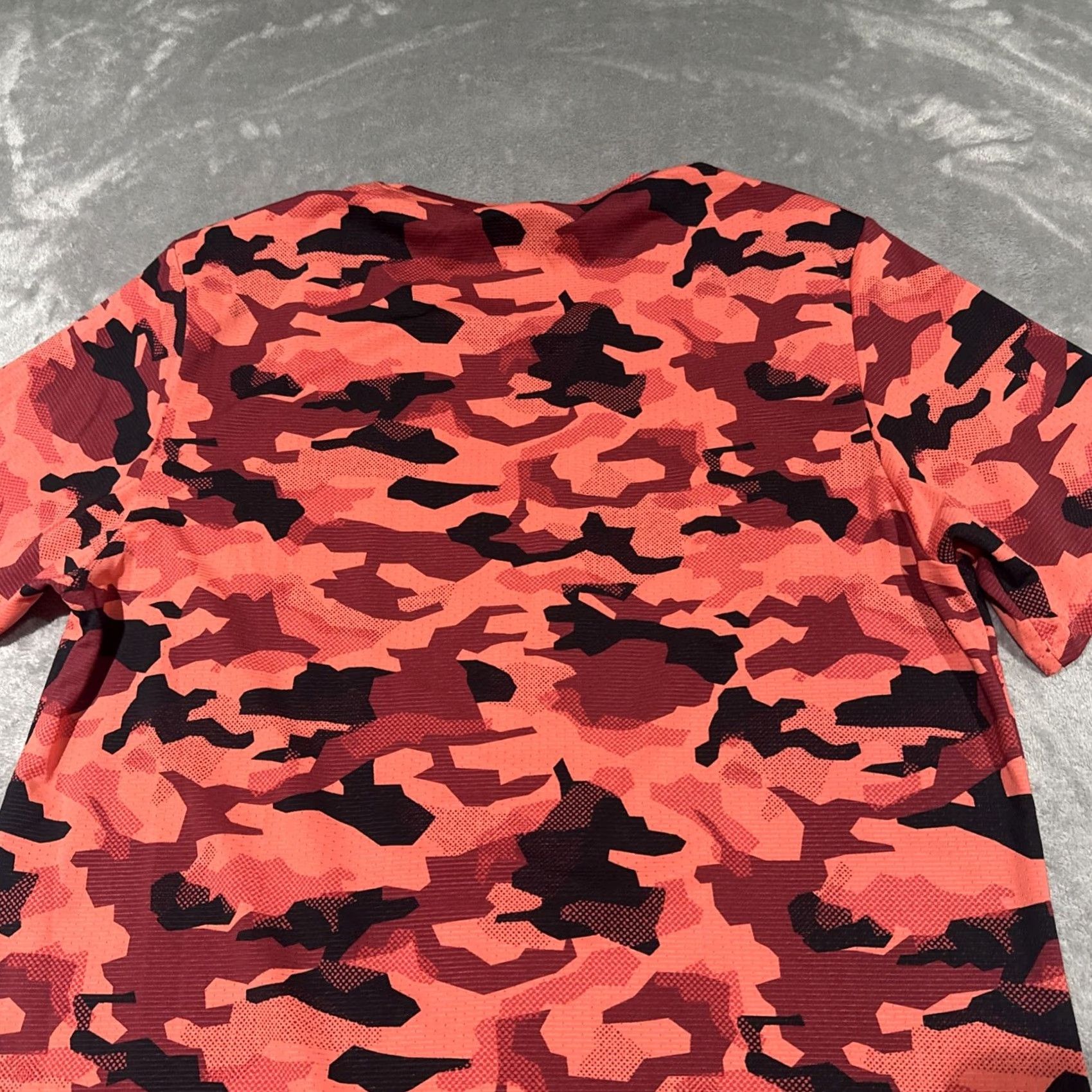 Gymshark Gymshark Shirt Mens Large Red Camo Arrival Camouflage Workout Training Gym Size US L / EU 52-54 / 3 - 5 Thumbnail