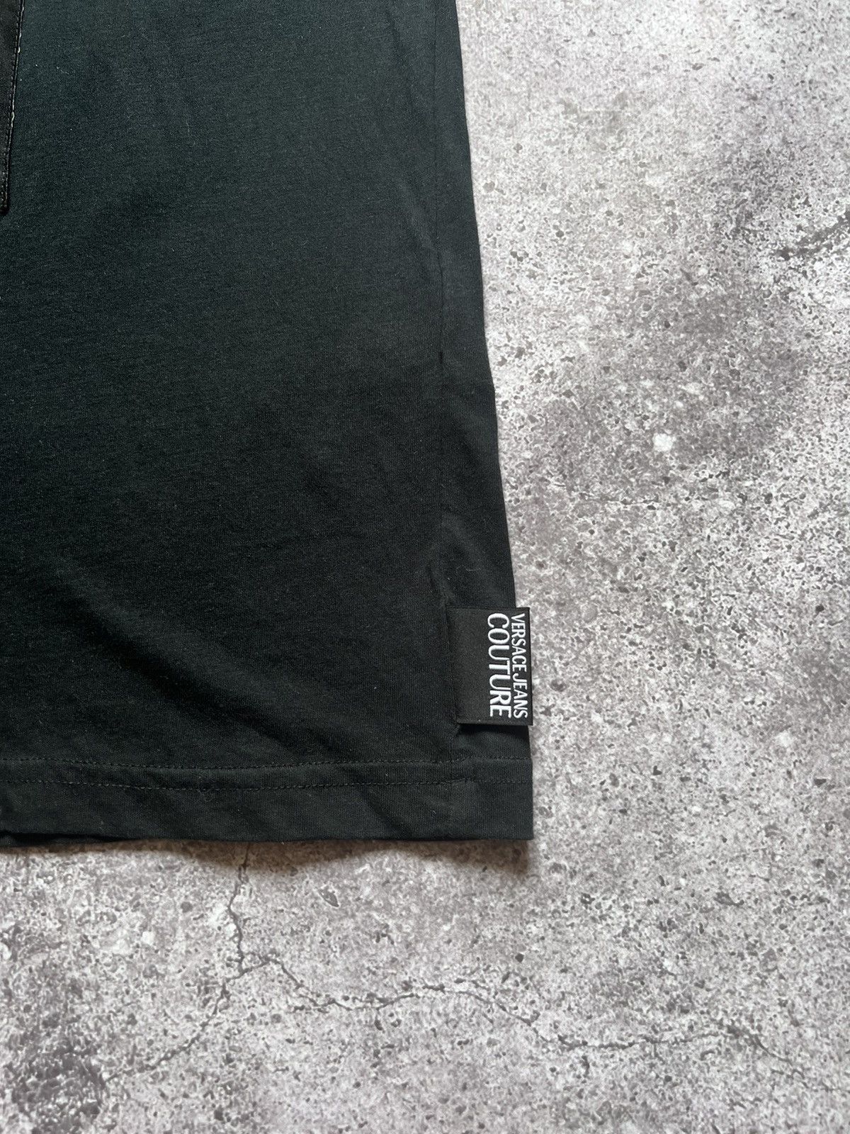 Designer × Versace Jeans Couture Versace Jeans Couture T-shirt Mit Barock Print Size US M / EU 48-50 / 2 - 5 Thumbnail