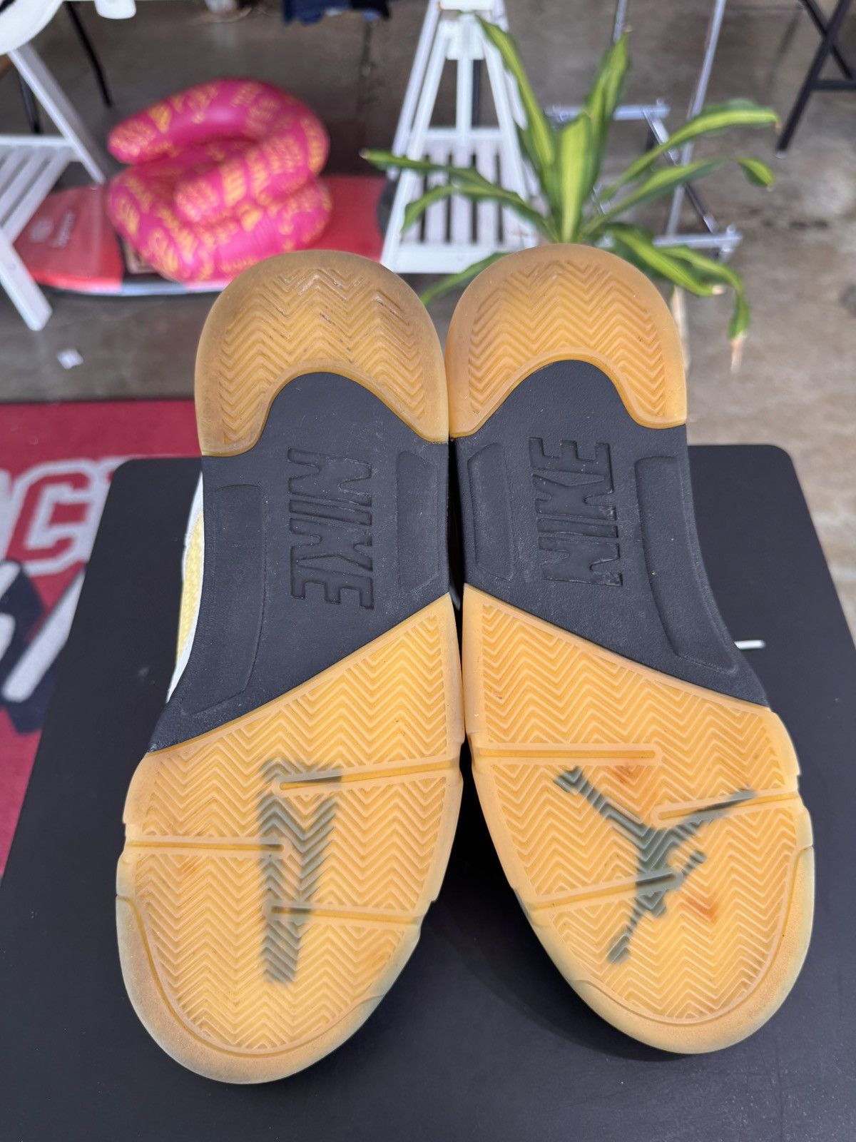 A Ma Maniere × Jordan Brand Air Jordan 5 Retro A Ma Maniére Dawn Size. 11.5W/10M (2023) Size US 10 / EU 43 - 8 Thumbnail