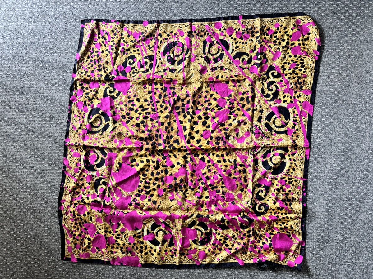 Versace Silk Scarf Neon Fuchsia Pink Gold Baroque Leopard Print 90cm Size ONE SIZE - 1 Thumbnail
