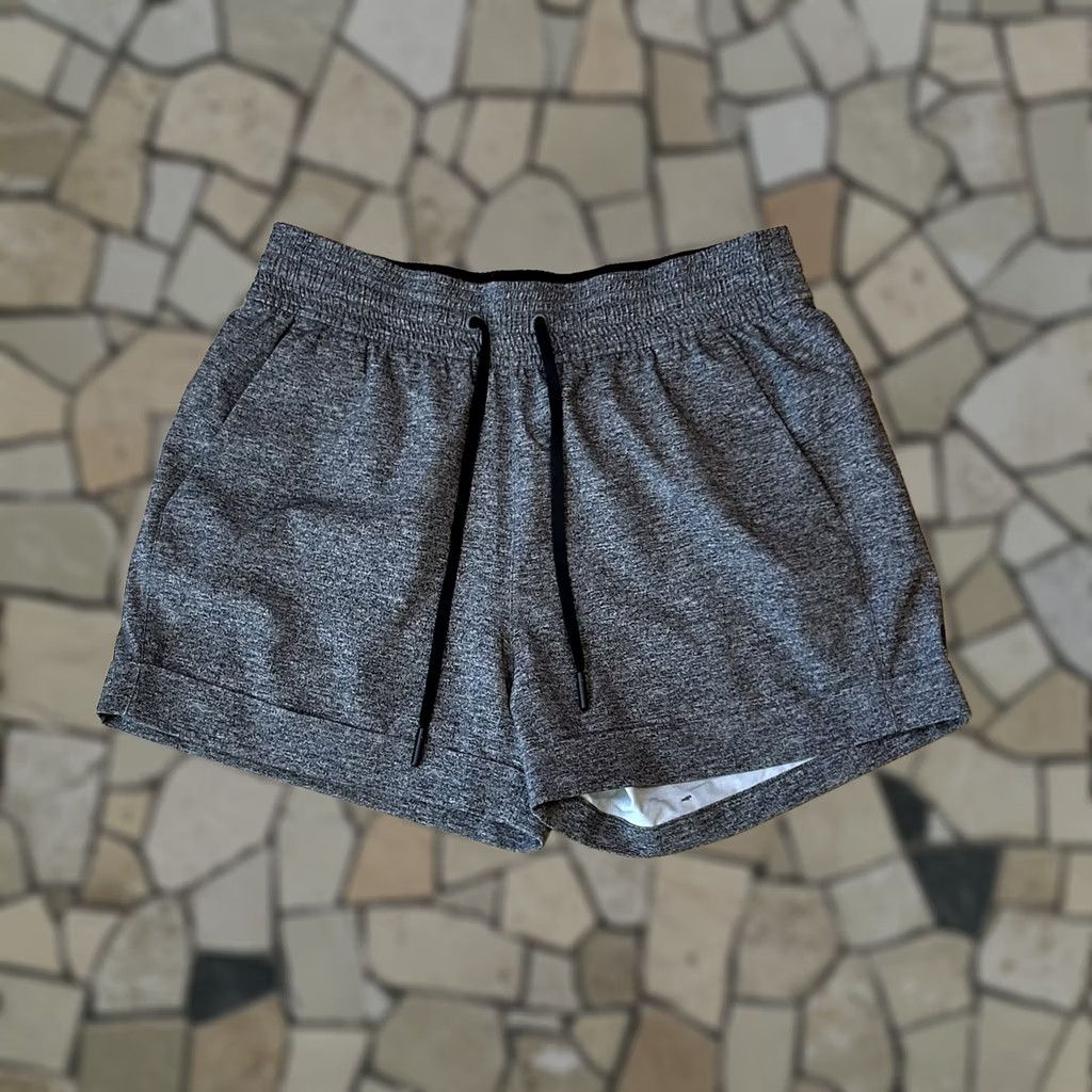 Lululemon Lululemon Spring Break Away Short Gray 3” Inseam Women’s 4, Activewear, Shorts, Gray, 3" Inseam, Drawstring, Pockets, Regular, Women Size 27" / US 4 / IT 40 - 1 Thumbnail
