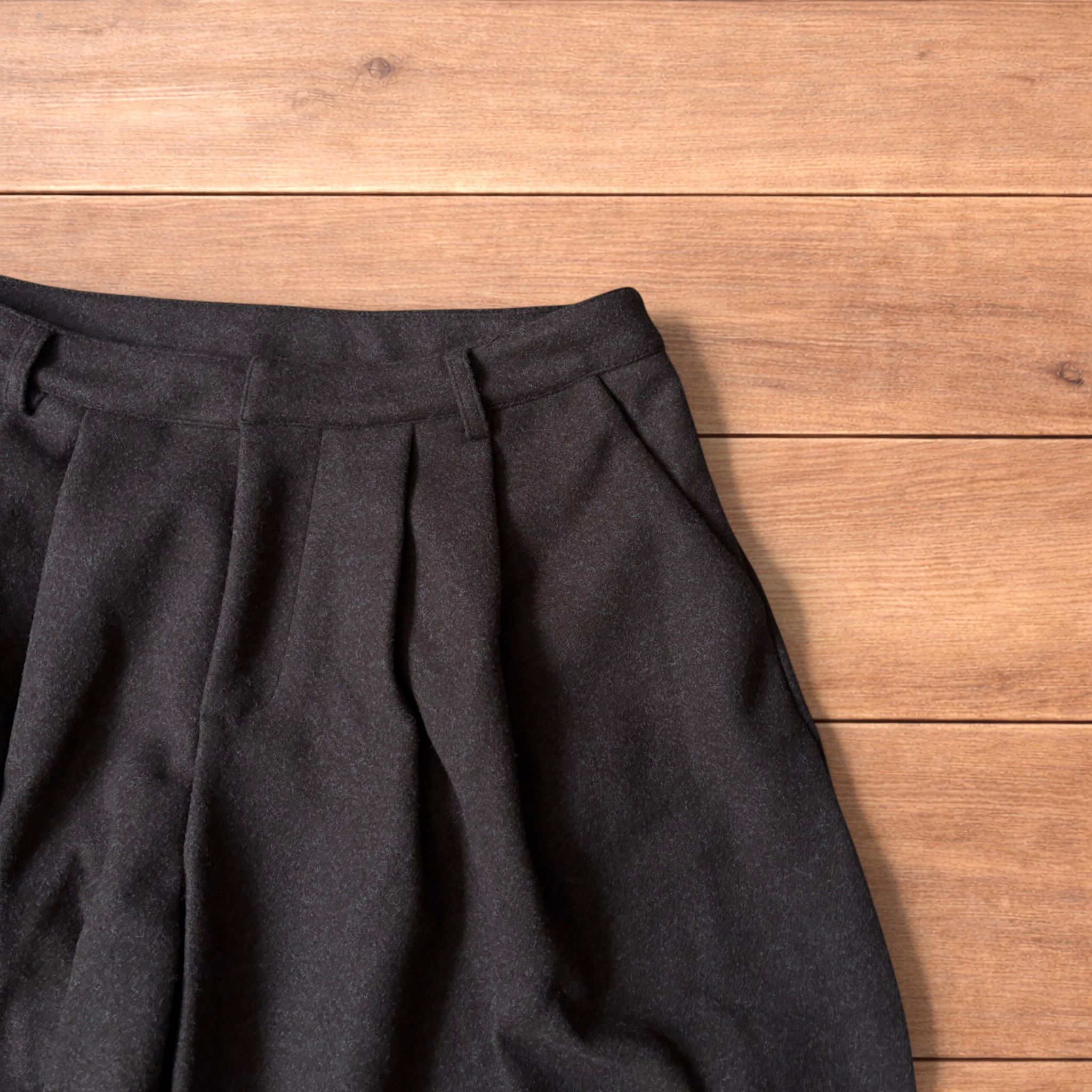 Japanese Brand Vintage style baggy wide long tailored wool shorts in brown. Size US 34 / EU 50 - 3 Thumbnail