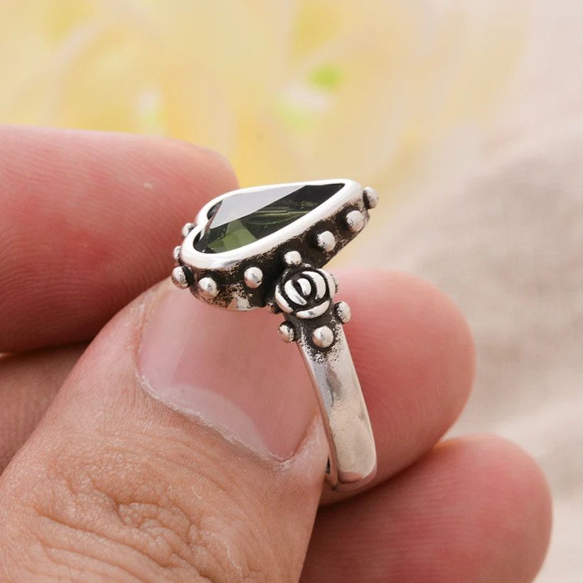 Designer × Jewelry Love Heart Shiny Crystal Ring Size ONE SIZE - 6 Thumbnail