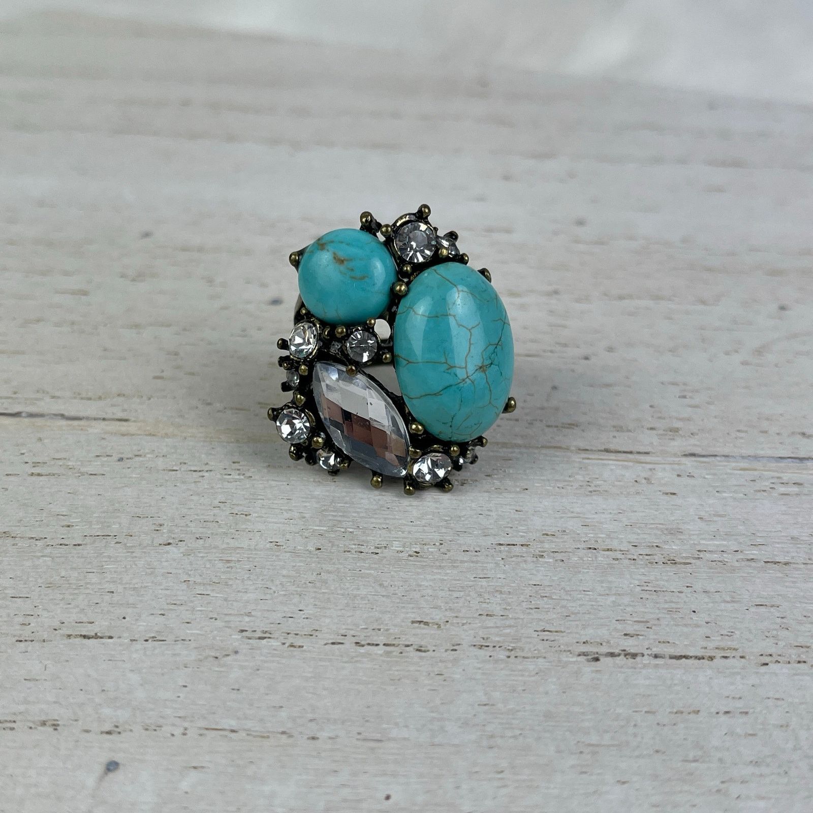 Urban Outfitters VTG Y2K Urban Outfitters Turquoise Howlite Ring Gold 6-6.5 Size ONE SIZE - 10 Thumbnail