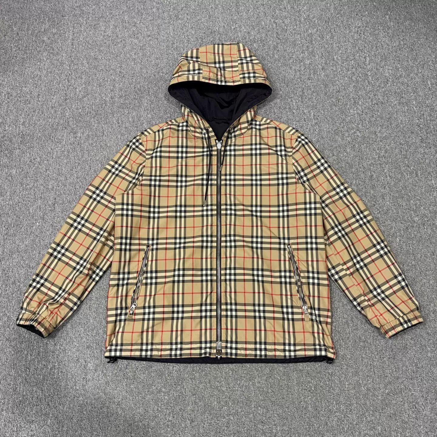 Burberry Burberry black check double-faced nylon L jacket mint Size US L / EU 52-54 / 3 - 2 Thumbnail