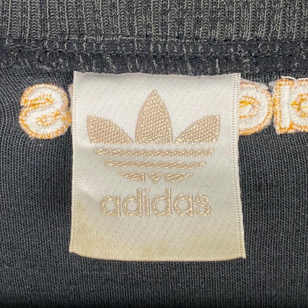 Adidas × Vintage Vintage Adidas Big Printed Crewneck Sweatshirt Black/Yellow Size US L / EU 52-54 / 3 - 9 Thumbnail