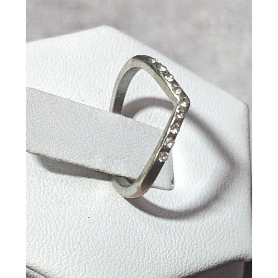 Other Minimalist Gemmed Chevron Silver Tone Ring Size 3 1/2 Size ONE SIZE - 6 Thumbnail