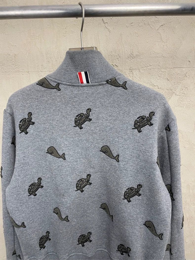 Thom Browne Thom browne Gray full-printed fleece whale turtle zipper ja Size US XS / EU 42 / 0 - 4 Thumbnail