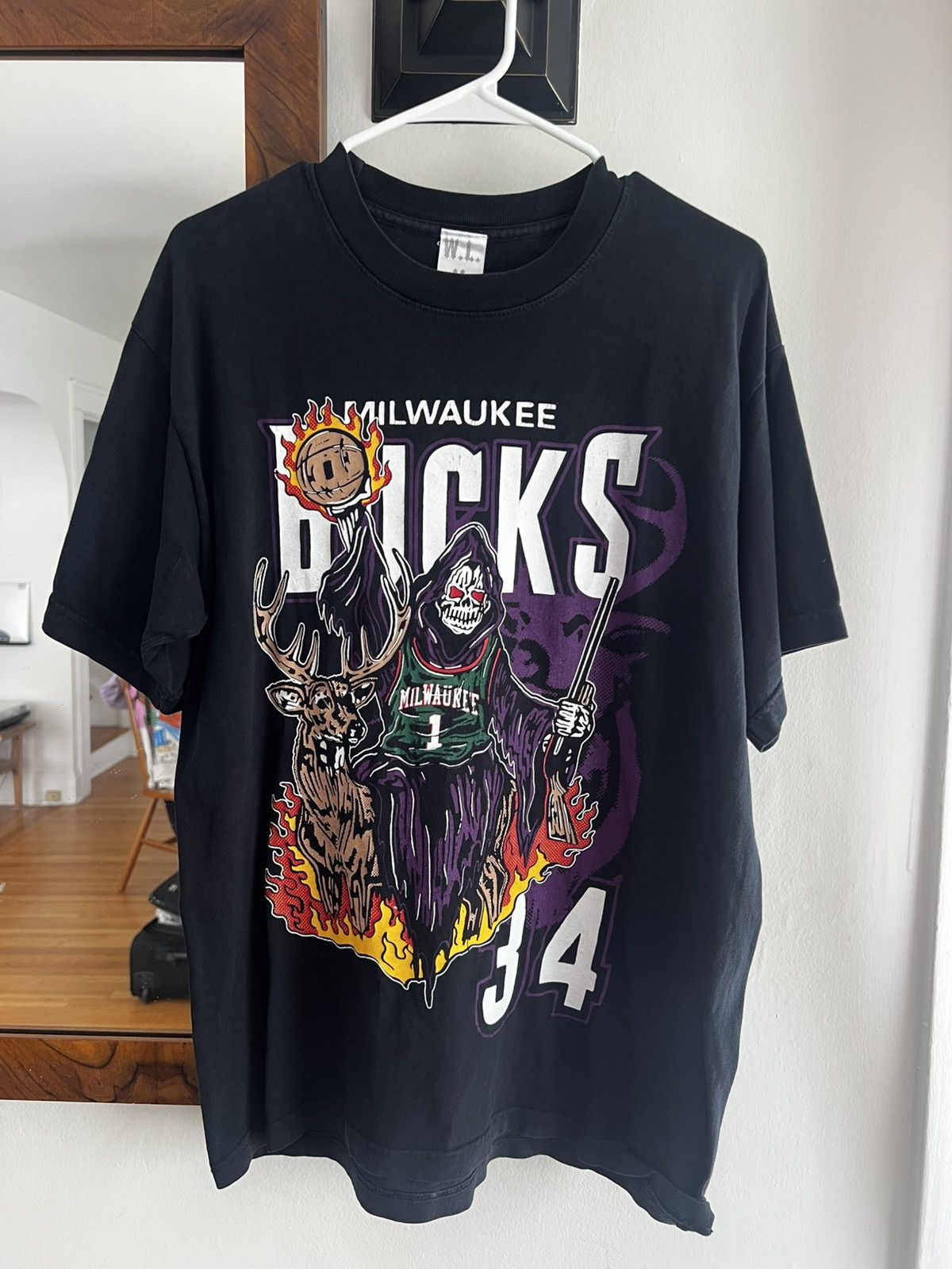Warren Lotas Warren Lotas Milwaukee Bucks Giannis Reaper Shirt Size US M / EU 48-50 / 2 - 1 Thumbnail