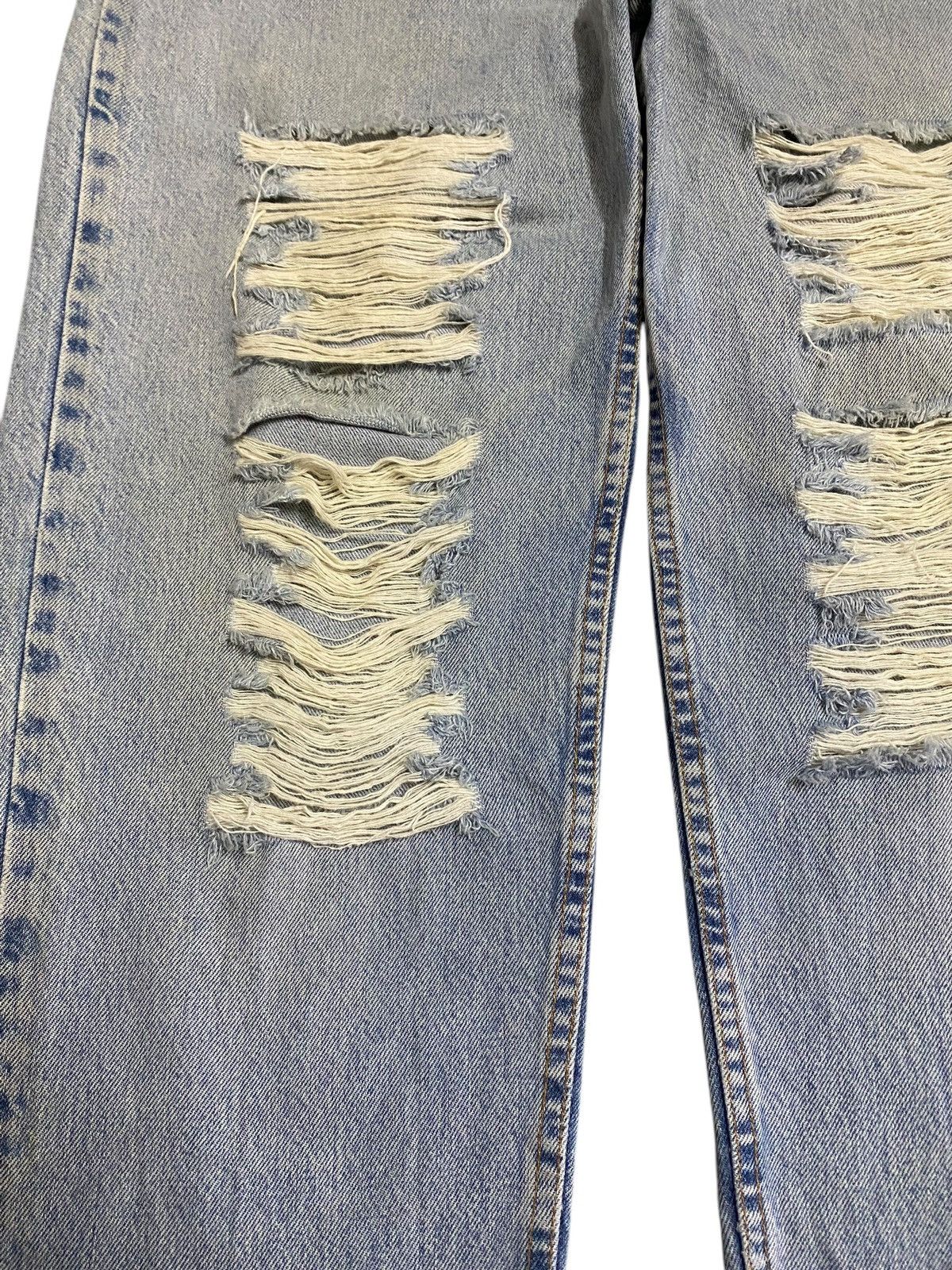 Levi's Vintage Clothing Vintage Levis 560 80’s Grunge Ripped Jeans Size US 31 - 7 Thumbnail
