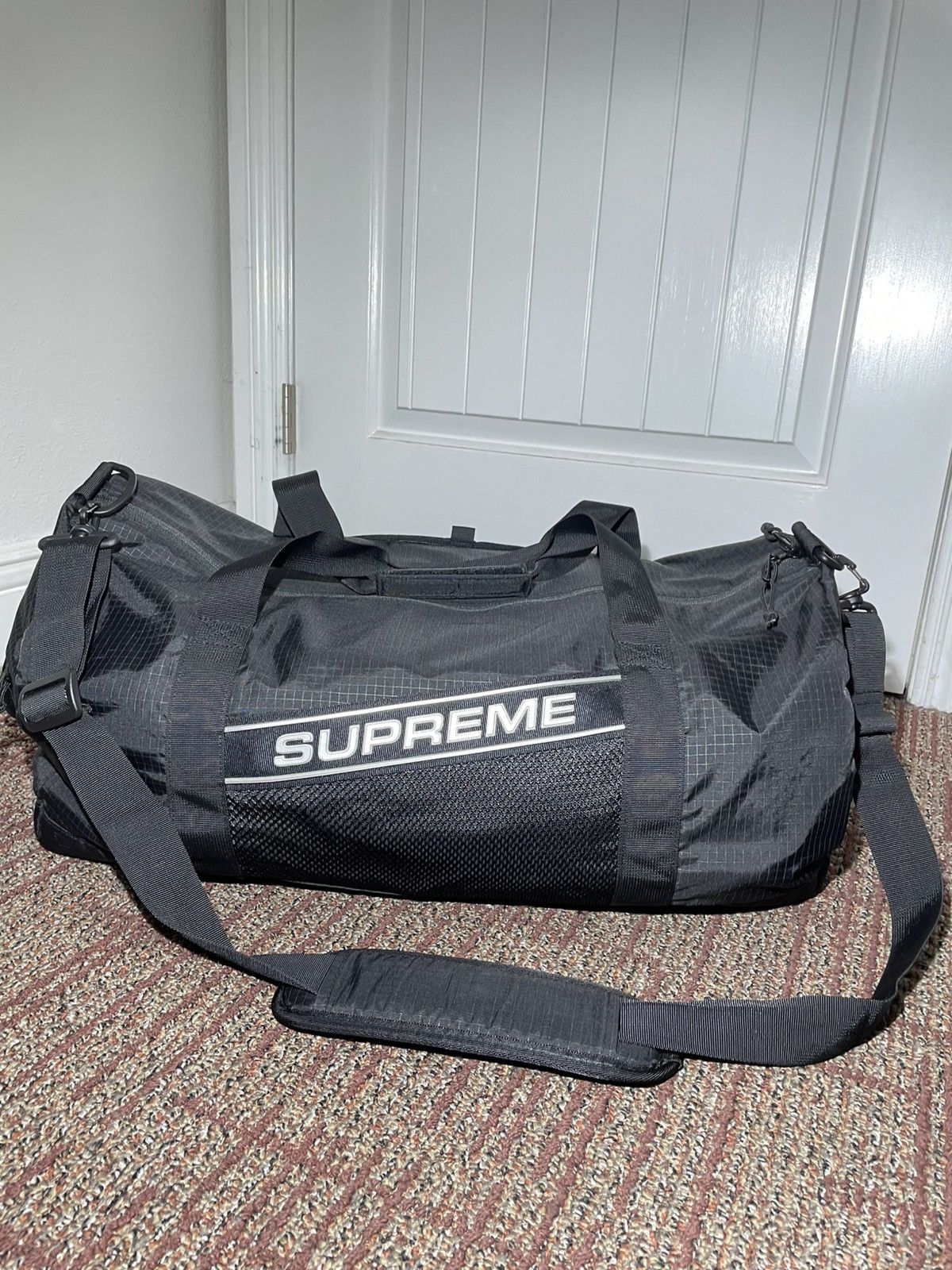 Supreme Supreme Logo Duffle Bag Size ONE SIZE - 1 Thumbnail