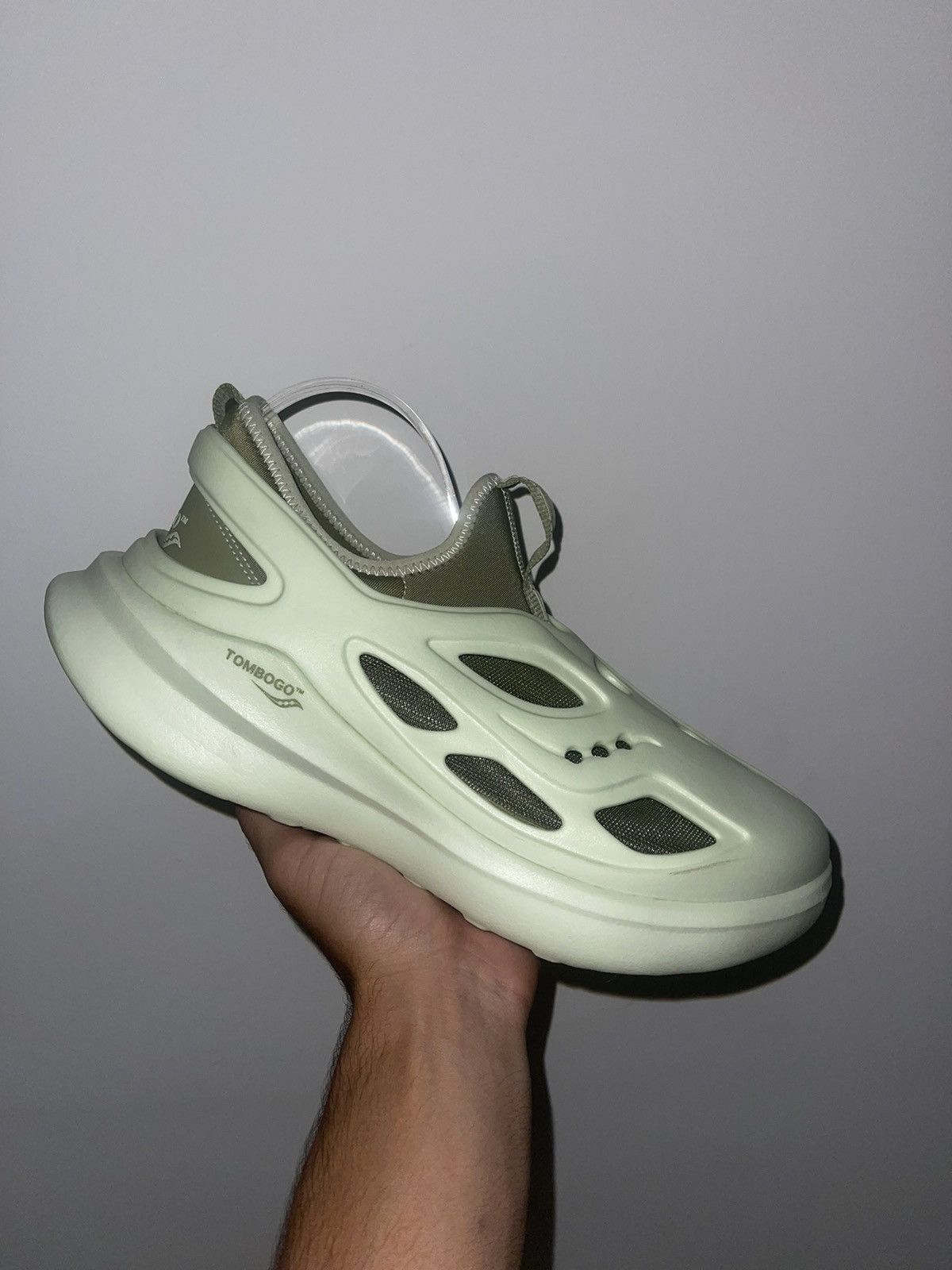 TOMBOGO Saucony Tombogo F&F The Butterfly Glow in the Dark Size US 9 / EU 42 - 1 Thumbnail