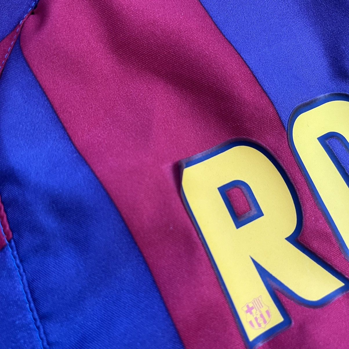 Nike Barcelona 2005/2006 Ronaldinho Home Football Shirt Size US XL / EU 56 / 4 - 8 Thumbnail