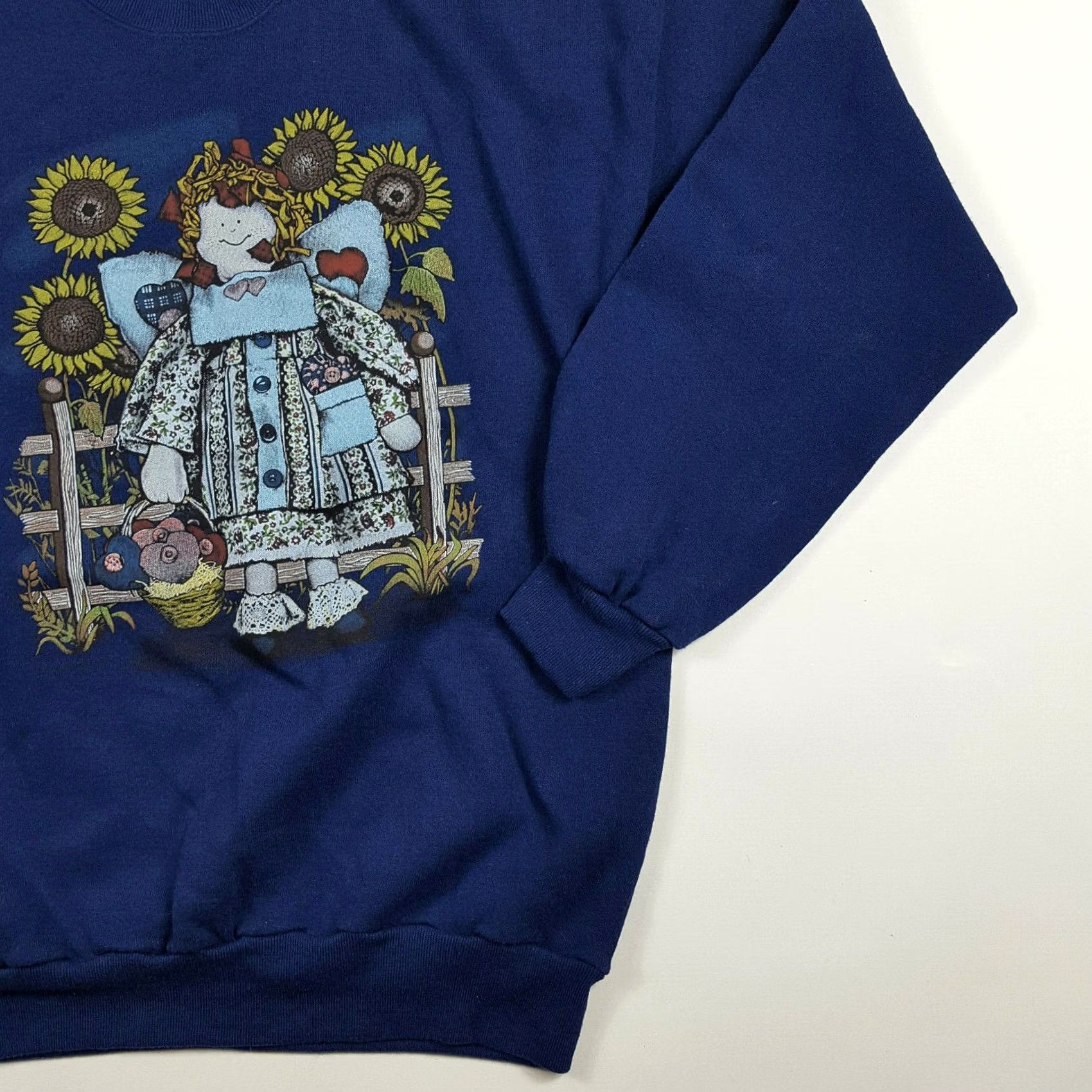 Vintage VINTAGE Sun Sets Annie Doll Sunflower Gardener Navy Blue Crew Neck Sweatshirt L USA Made 50/50 Cotton Blend Size L Mens Size US L / EU 52-54 / 3 - 4 Thumbnail
