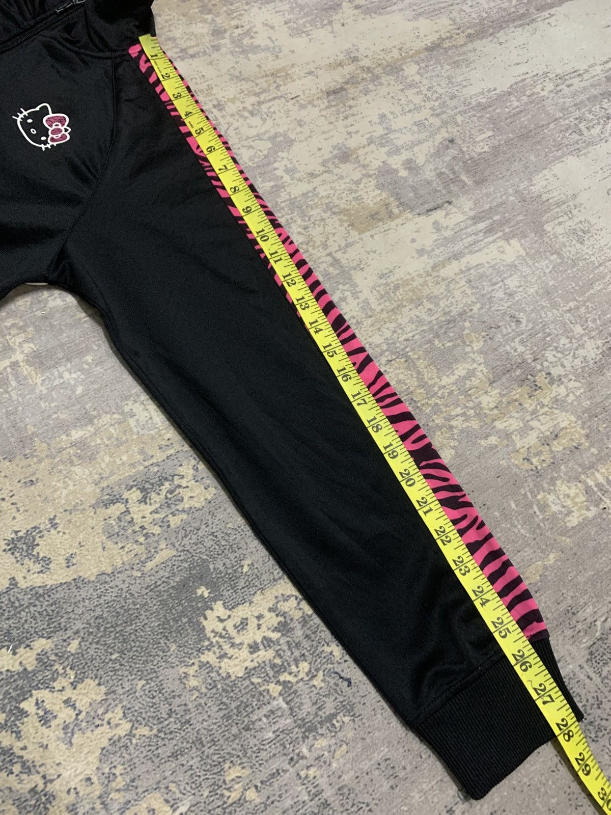 Japanese Brand Vintage Hello Kitty Big Logo Y2K Zipper Sweater Size US M / EU 48-50 / 2 - 14 Thumbnail