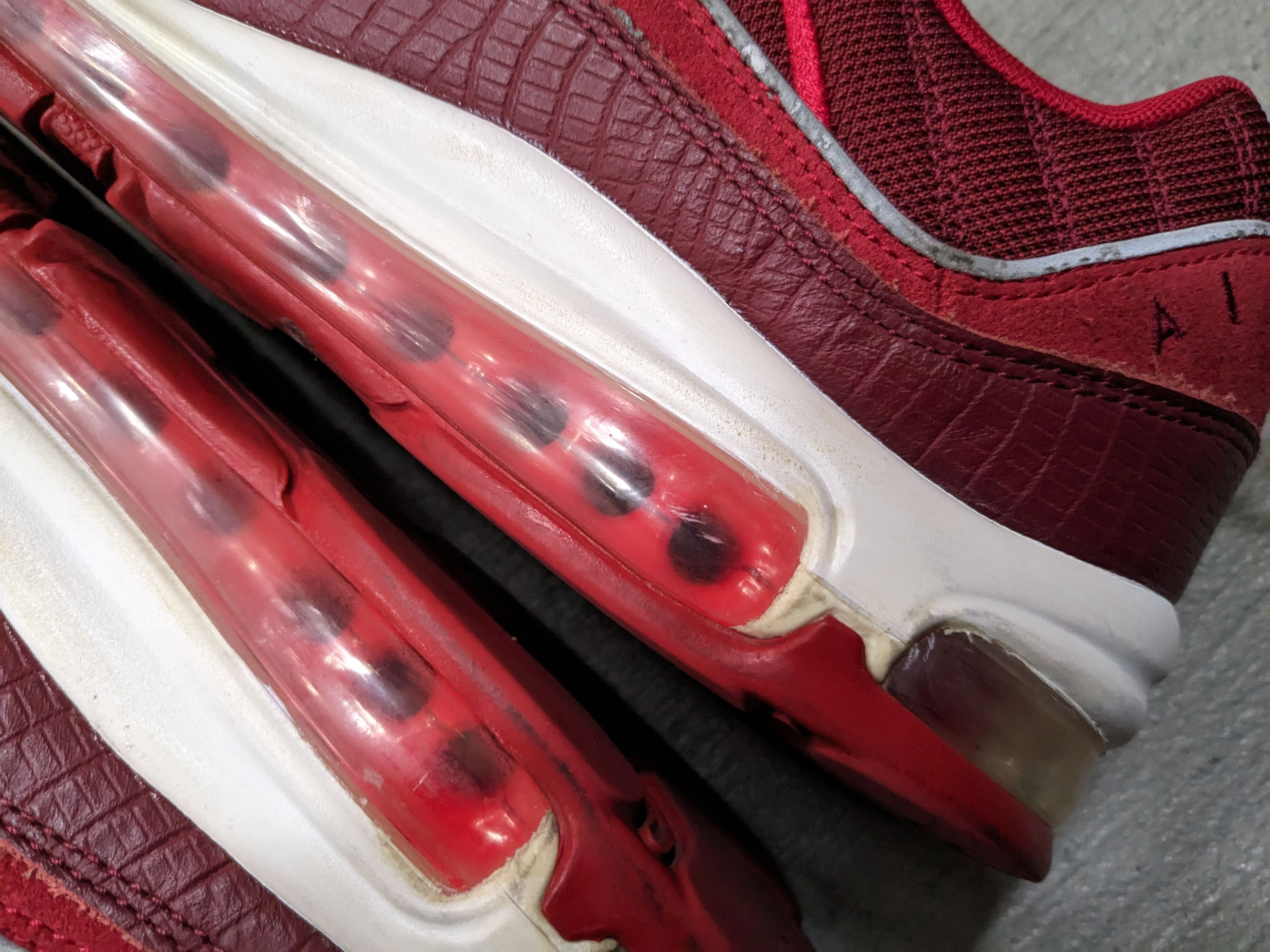 Nike Nike Air Max 98 SE Triple Red Size 11 White AO9380-600 Size US 11 / EU 44 - 10 Thumbnail