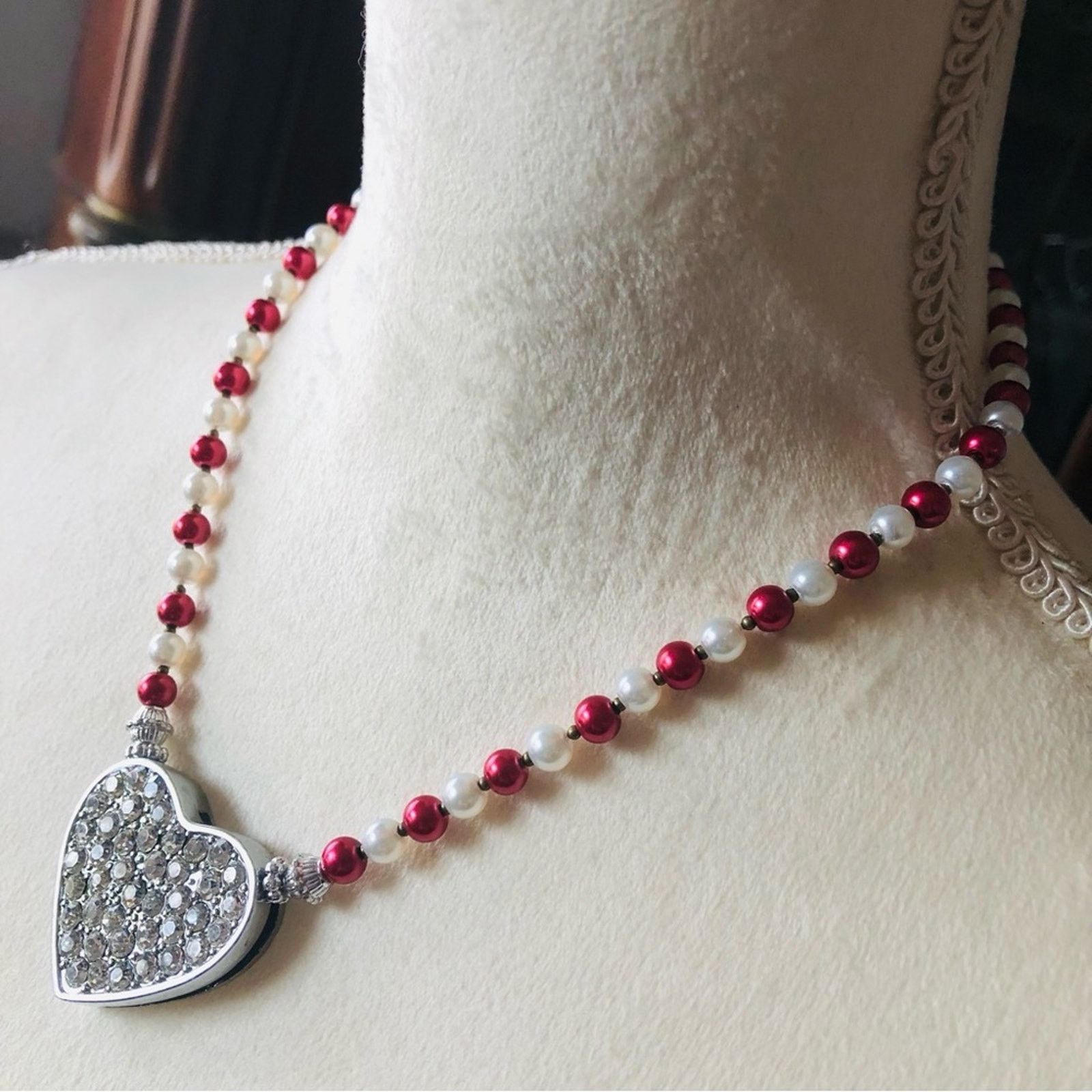 Handmade Handcrafted repurpose pave heart Pearl necklace Size ONE SIZE - 6 Thumbnail
