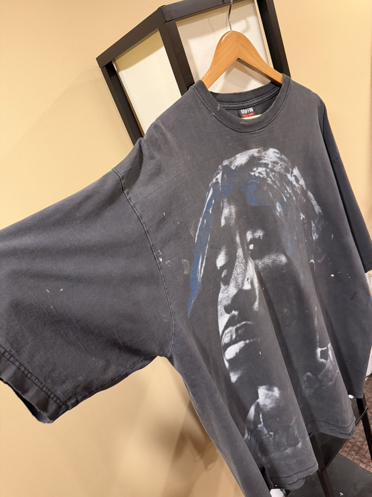 Vintage Vintage 90’s 2pac Big Face “Thug Life” Faded Rap T-Shirt Size US XXL / EU 58 / 5 - 2 Thumbnail