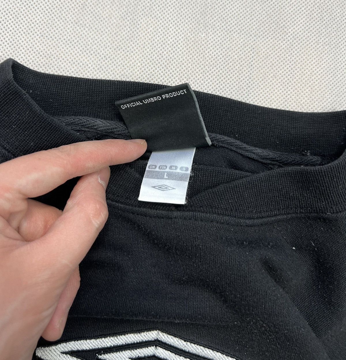 Umbro × Vintage Sweatshirt Umbro Center Logo Vintage Black Size US L / EU 52-54 / 3 - 2 Thumbnail