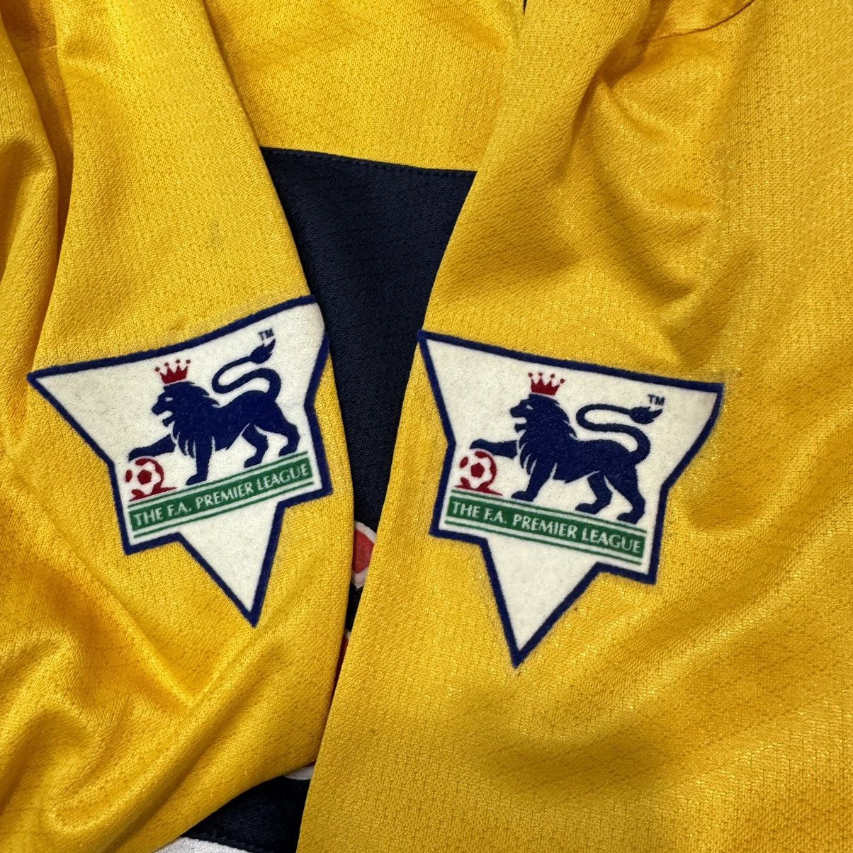 Puma Sheffield Wednesday 90/00 L/S away shirt #20 Hinchcliffe Size US L / EU 52-54 / 3 - 9 Thumbnail