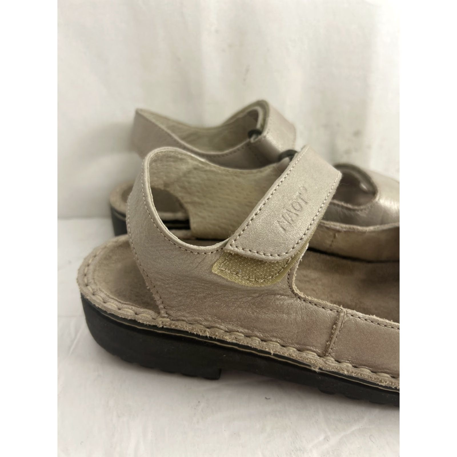 Vintage VINTAGE Naot Sandal Enid 36 Metallic Gold Leather Strappy Hook Loop Womens US 5-5.5 Size US 6 / IT 36 - 3 Thumbnail