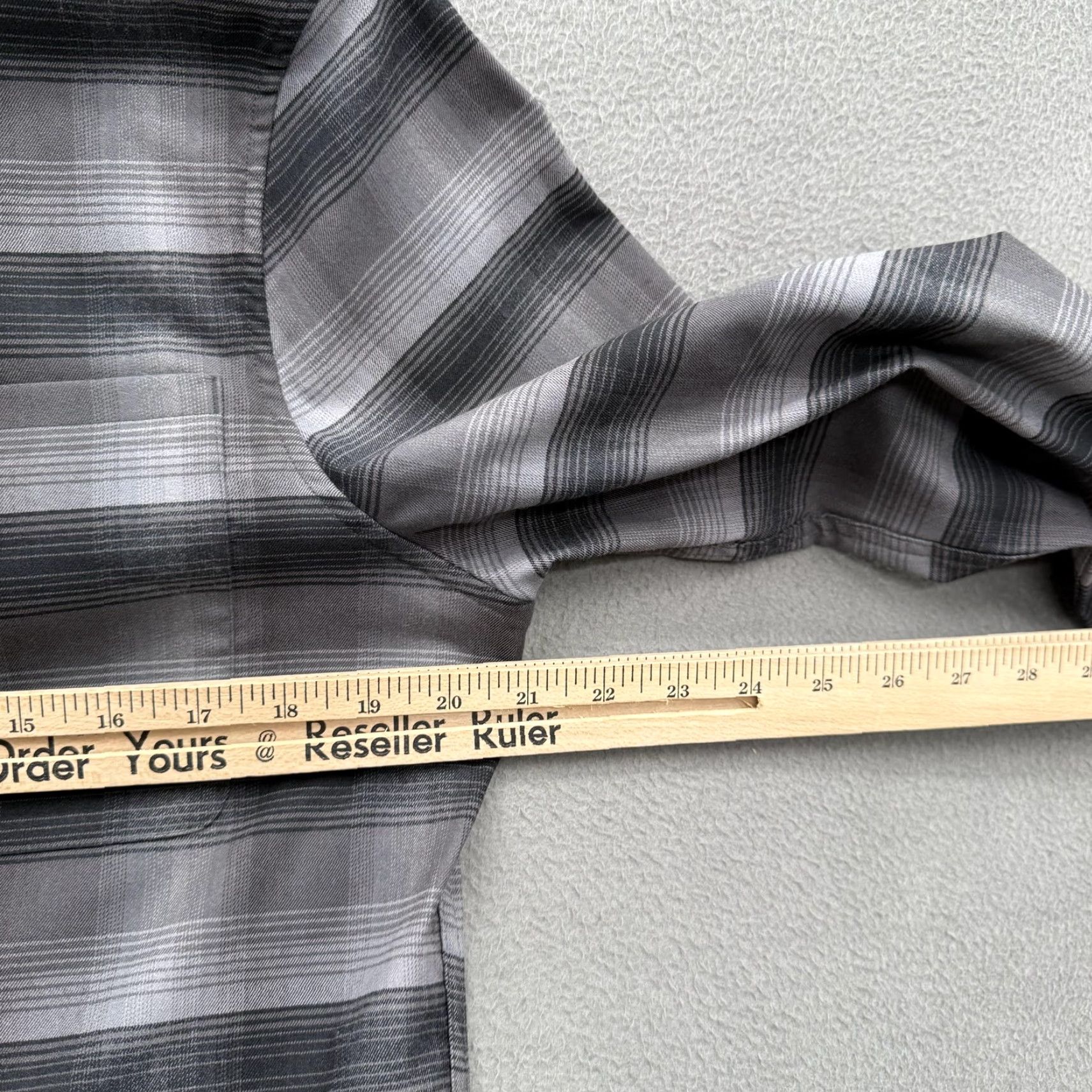 Lululemon Lululemon Shirt Mens Large Gray Plaid Button Up Long Sleeve Performance Stretch Size US L / EU 52-54 / 3 - 4 Thumbnail