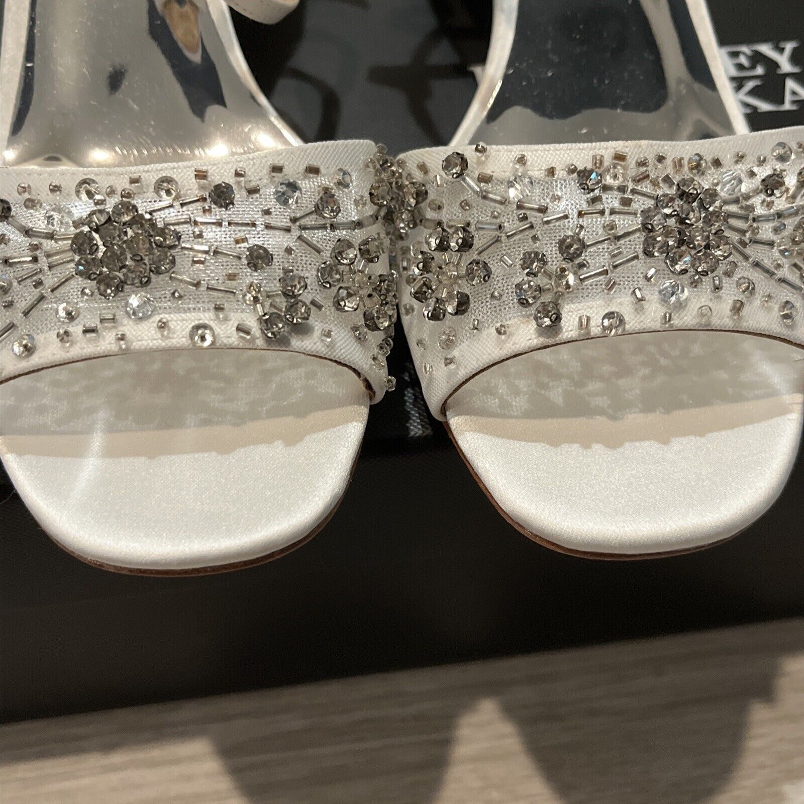 Badgley Mischka Women 7.5 Telissa Heeled White *Damaged