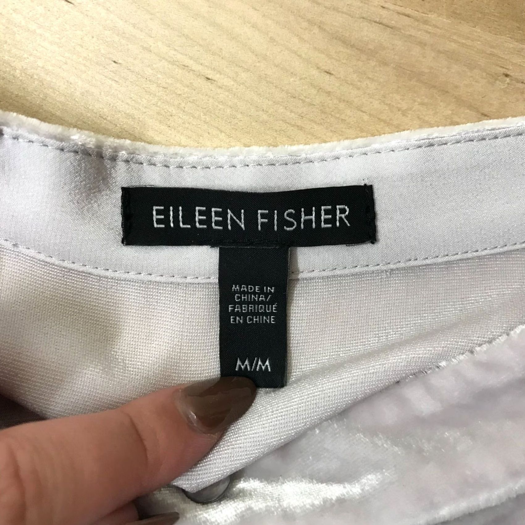 Eileen Fisher Eileen Fisher Womens Medium Velour Lavender Long Sleeve Button Up Blouse Size M / US 6-8 / IT 42-44 - 7 Thumbnail