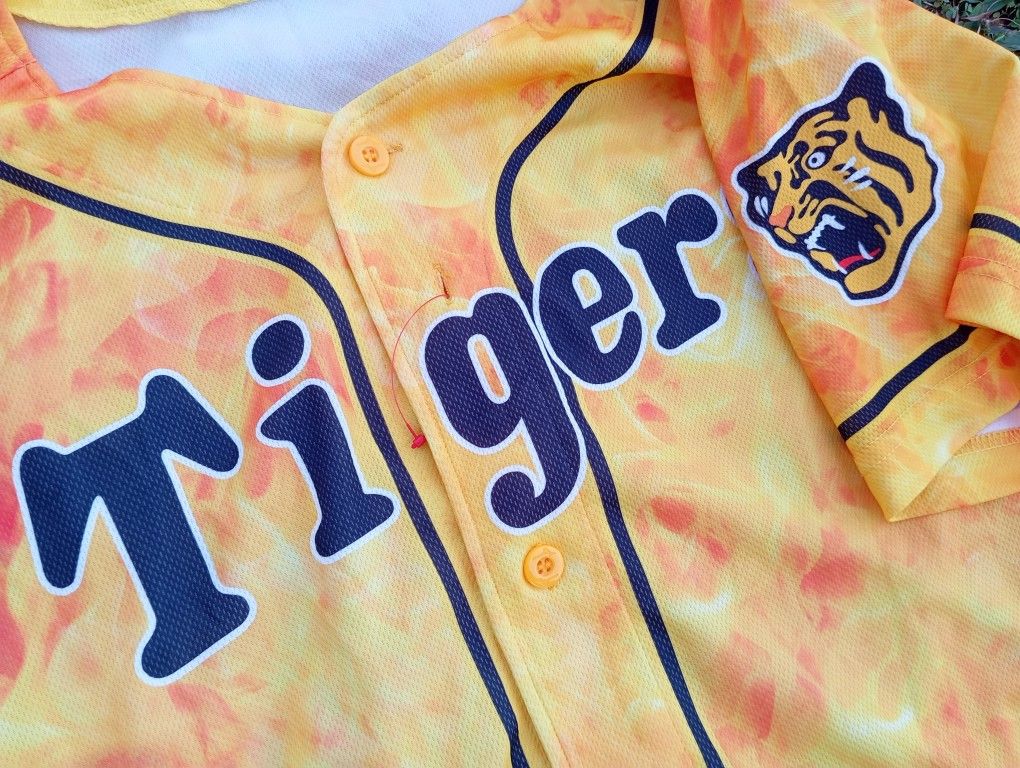 Japanese Brand NPB Hanshin Tigers 🐯 Jersey Baseball Japan 🎌 Size US M / EU 48-50 / 2 - 1 Thumbnail