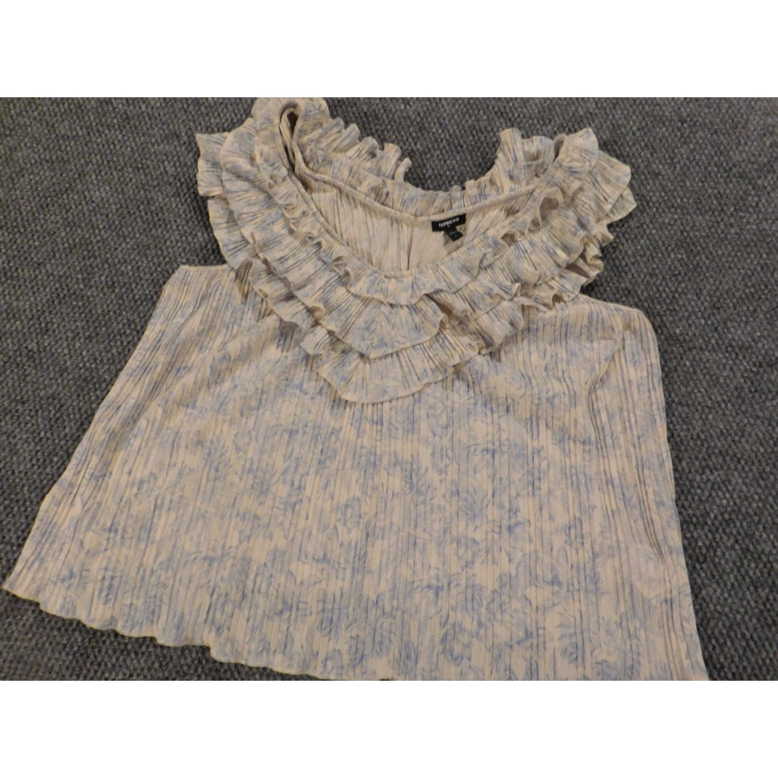 Express Express Blouse Women Small Blue Floral Pullover Casual Shirt Regular S Long Sleeve Collared Polyester Down Pattern: Floral Designer Style Size S / US 4 / IT 40 - 3 Thumbnail