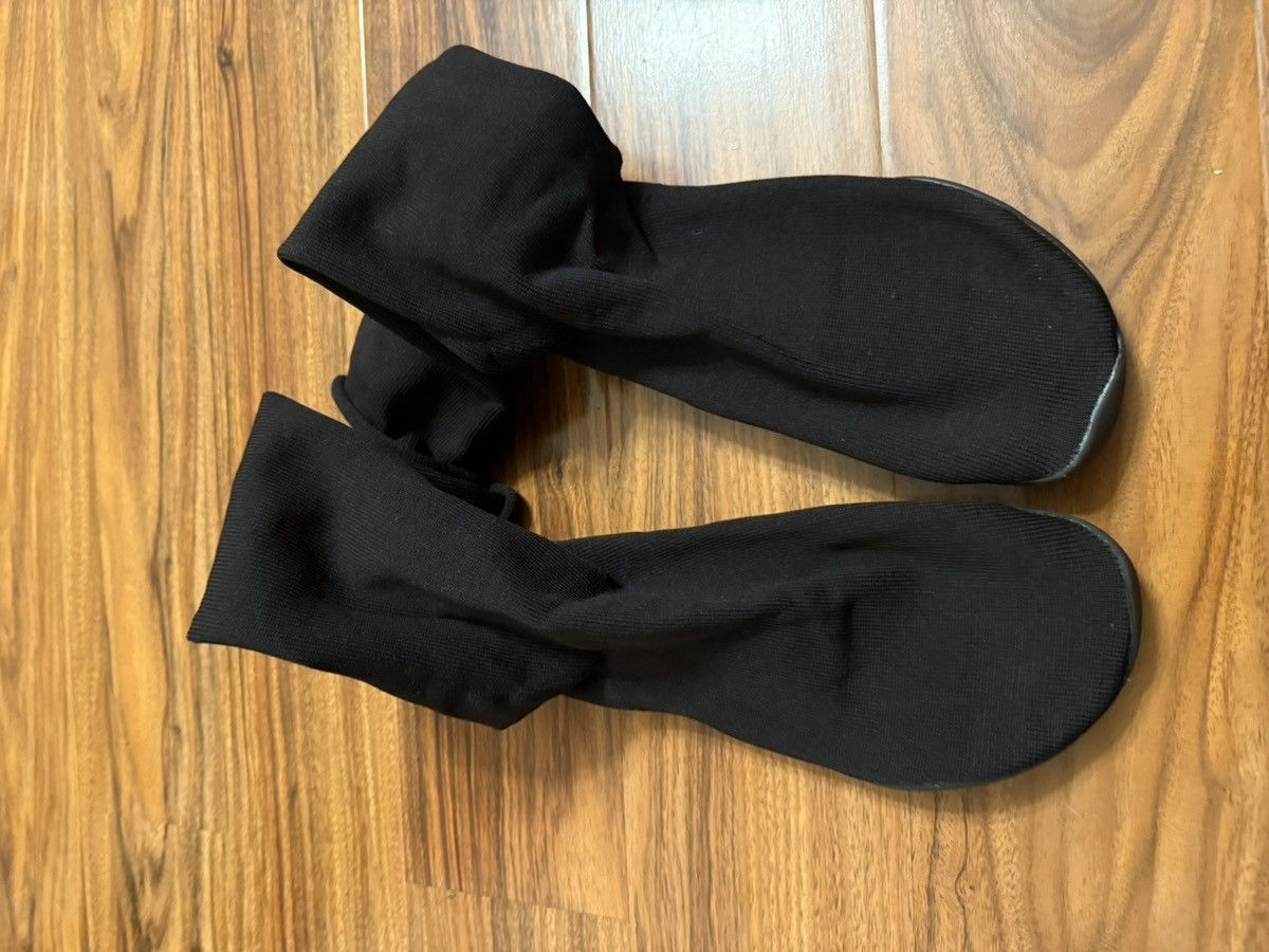 Yeezy YZY PODS Size US 9.5 / EU 42-43 - 2 Thumbnail